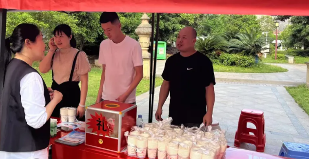 節水宣傳進(jìn)社區，貼心守護“水”安全——和濟水務(wù)開(kāi)展“便民服務(wù)進(jìn)社區”主題活動(dòng)